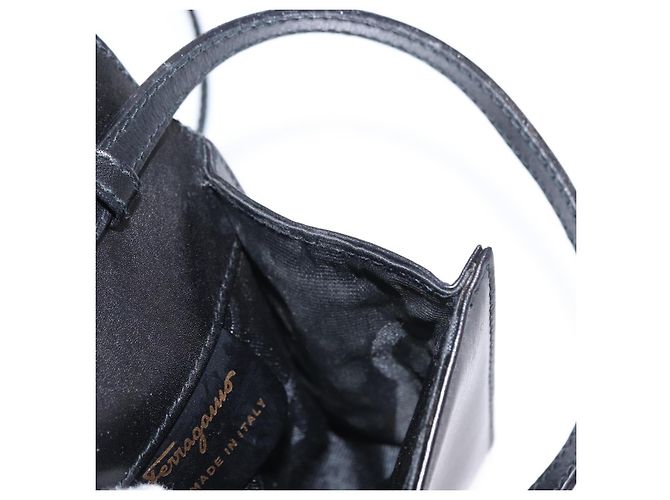 Borsa a Spalla Vala in Pelle Nera e Oro Salvatore Ferragamo Auth ka135 Nero D'oro - vista 18