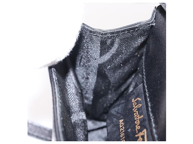 Borsa a Spalla Vala in Pelle Nera e Oro Salvatore Ferragamo Auth ka135 Nero D'oro - vista 19