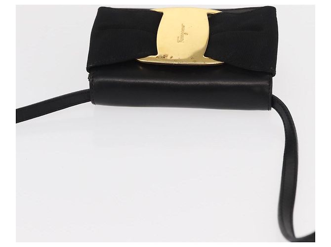 Borsa a Spalla Vala in Pelle Nera e Oro Salvatore Ferragamo Auth ka135 Nero D'oro - vista 6