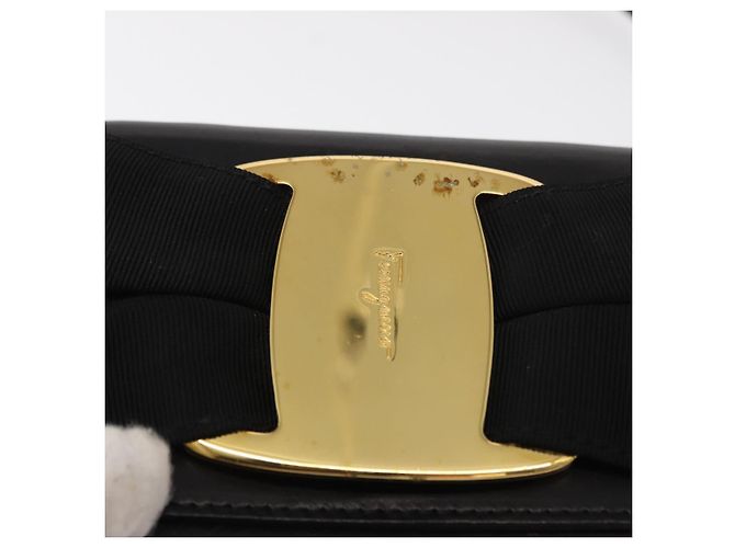 Borsa a Spalla Vala in Pelle Nera e Oro Salvatore Ferragamo Auth ka135 Nero D'oro - vista 9