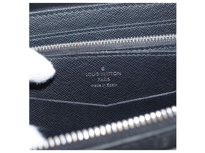 LOUIS VUITTON Cartera Larga Zippy XL Taiga Negra M44275 LV Auth 153416 Negro - vista 18