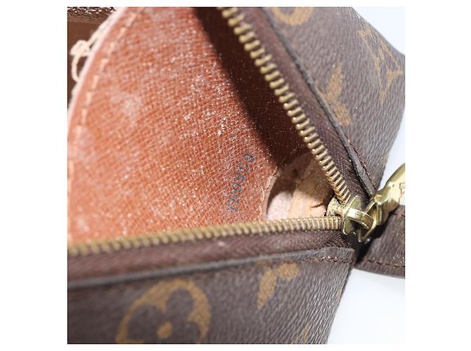 LOUIS VUITTON Pochette Cosmetica Demi Ronde Monogram M47520 LV Auth 157606 Monogramma - vista 12
