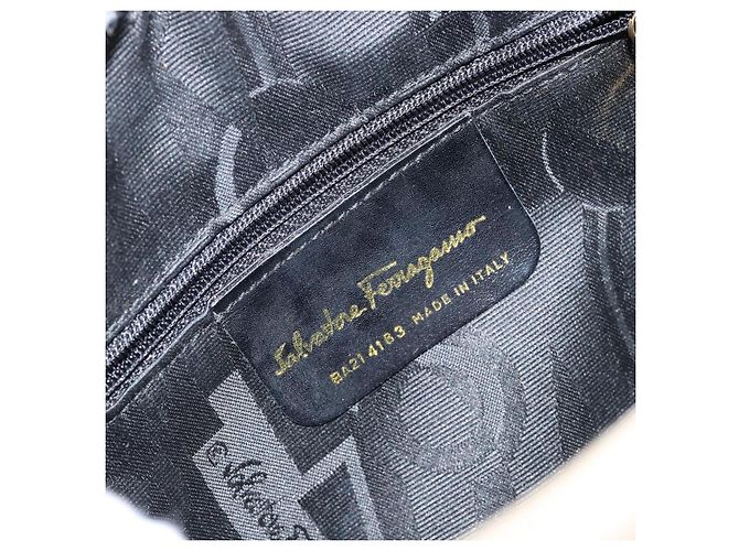 Borsa a Spalla Vala in Camoscio Beige Oro Auth BA7057 di Salvatore Ferragamo D'oro - vista 12
