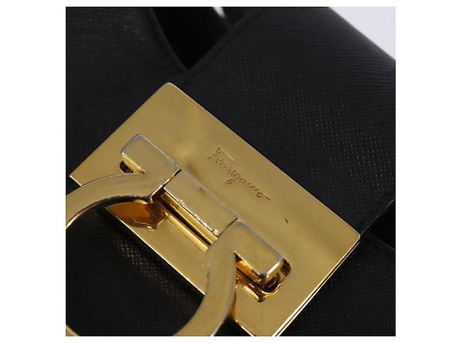 Borsa a Spalla Gancini in Pelle Nera e Oro Auth 144644 di Salvatore Ferragamo Nero D'oro - vista 10