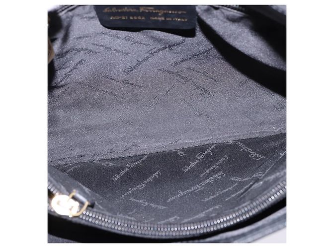 Borsa a Spalla Gancini in Pelle Nera e Oro Auth 144644 di Salvatore Ferragamo Nero D'oro - vista 11