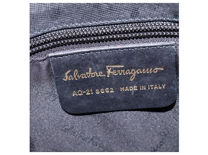 Borsa a Spalla Gancini in Pelle Nera e Oro Auth 144644 di Salvatore Ferragamo Nero D'oro - vista 12