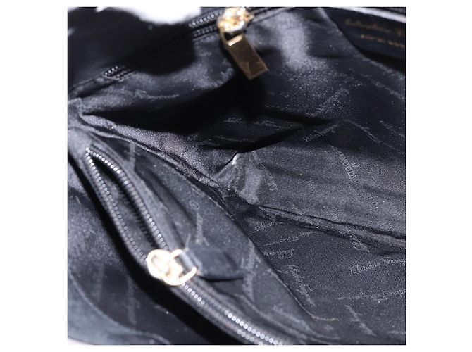 Borsa a Spalla Gancini in Pelle Nera e Oro Auth 144644 di Salvatore Ferragamo Nero D'oro - vista 18