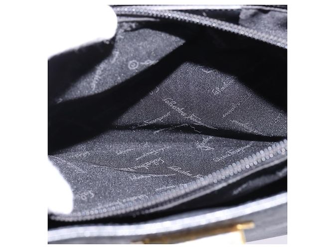 Borsa a Spalla Gancini in Pelle Nera e Oro Auth 144644 di Salvatore Ferragamo Nero D'oro - vista 20