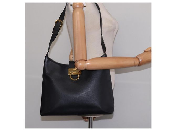 Borsa a Spalla Gancini in Pelle Nera e Oro Auth 144644 di Salvatore Ferragamo Nero D'oro - vista 22