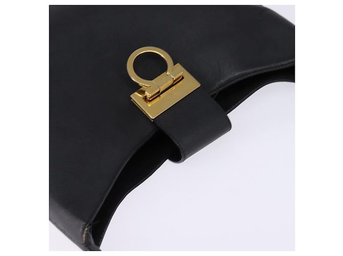 Borsa a Spalla Gancini in Pelle Nera e Oro Auth 144644 di Salvatore Ferragamo Nero D'oro - vista 6