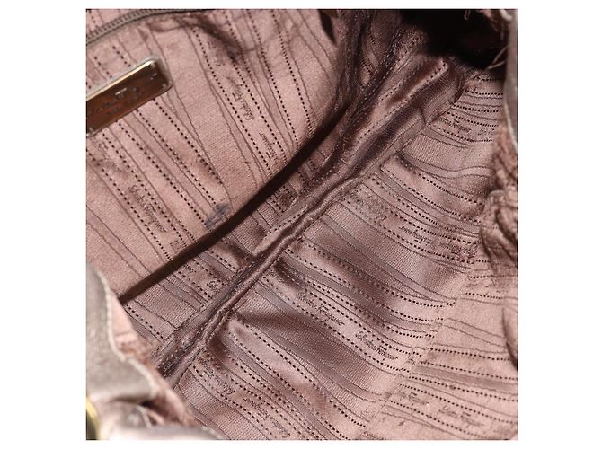 Bolso de Hombro Vala de Cuero Beige Dorado Auth 142849 de Salvatore Ferragamo - vista 10