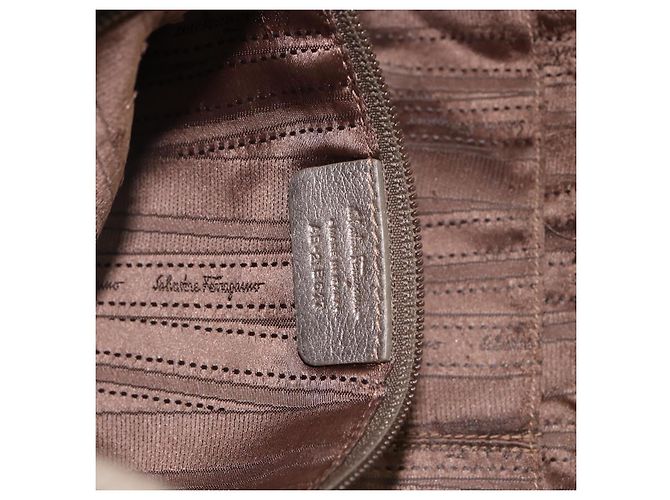 Bolso de Hombro Vala de Cuero Beige Dorado Auth 142849 de Salvatore Ferragamo - vista 12