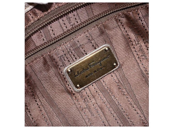 Bolso de Hombro Vala de Cuero Beige Dorado Auth 142849 de Salvatore Ferragamo - vista 18