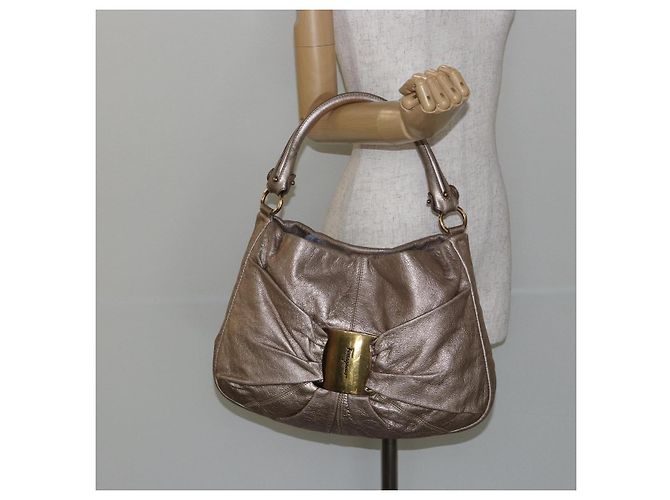Bolso de Hombro Vala de Cuero Beige Dorado Auth 142849 de Salvatore Ferragamo - vista 22