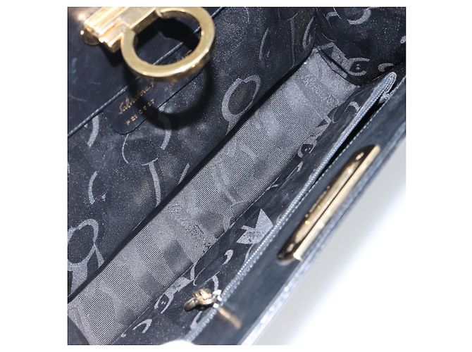 Borsa a spalla in pelle Gancini Chain di Salvatore Ferragamo Nero Oro Auth 143759 - vista 10
