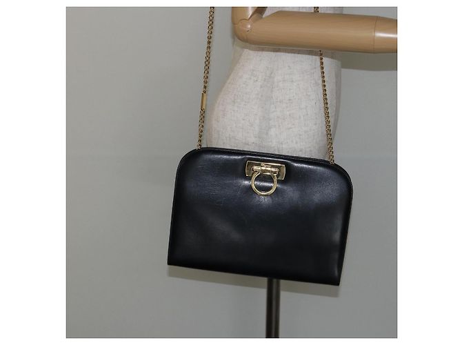 Borsa a spalla in pelle Gancini Chain di Salvatore Ferragamo Nero Oro Auth 143759 - vista 20