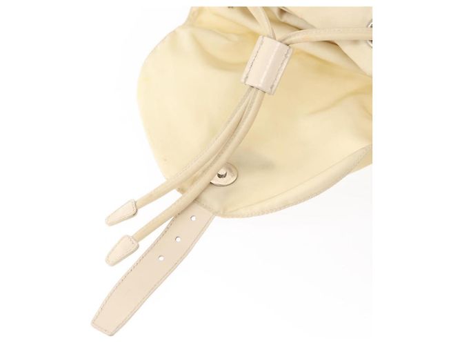 Sac à dos PRADA en nylon blanc argenté Auth 149779 - vue 10