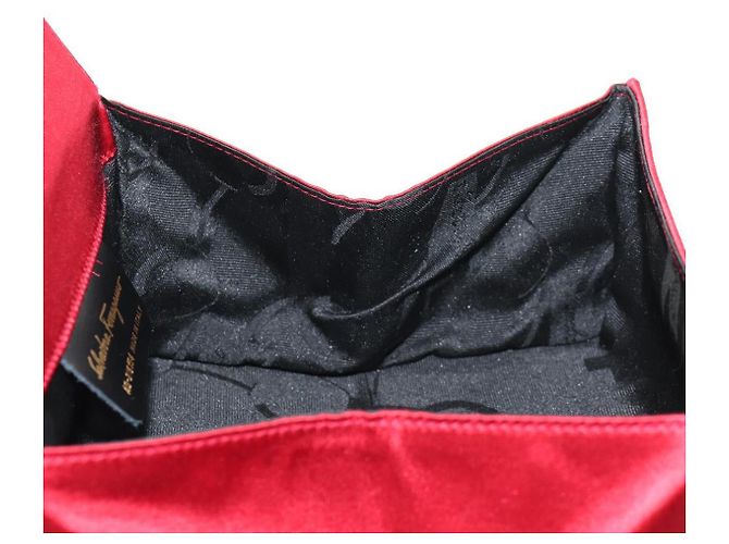 Borsa a mano Gancini in raso rosso e oro Auth 145507V di Salvatore Ferragamo D'oro - vista 19