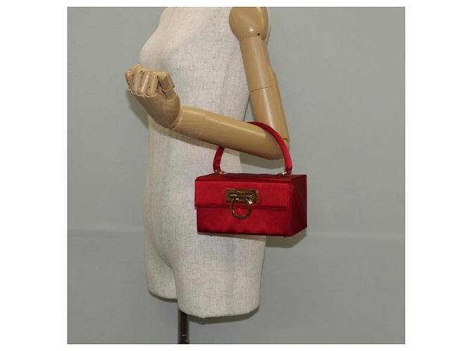 Borsa a mano Gancini in raso rosso e oro Auth 145507V di Salvatore Ferragamo D'oro - vista 21