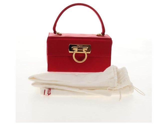 Borsa a mano Gancini in raso rosso e oro Auth 145507V di Salvatore Ferragamo D'oro - vista 22