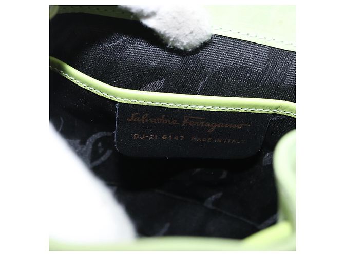 Zaino Salvatore Ferragamo in suede verde oro Auth BA7987 D'oro - vista 21