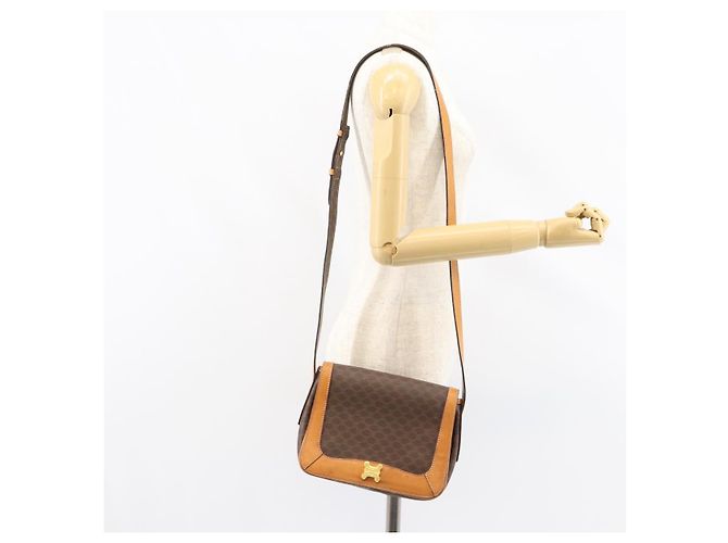 Céline Borsa a Spalla in Tela Macadam CELINE in Pelle PVC Marrone Oro Auth 152723 D'oro - vista 24