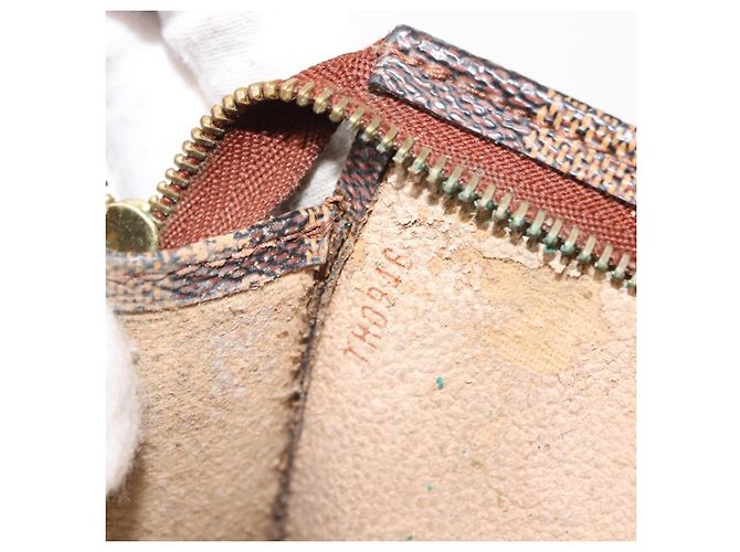 LOUIS VUITTON Poche Toilette 26 Damier Ebene N47543 Auth LV 147199 - vista 12
