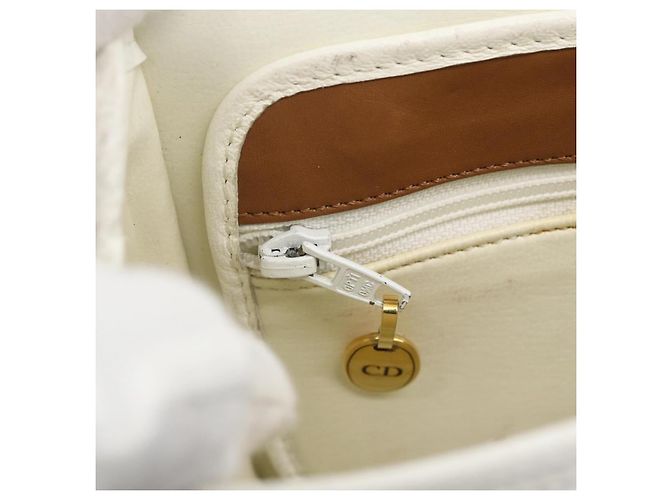Borsa a spalla con catena Christian Dior in pelle bianca e oro Auth 155932 Bianco D'oro - vista 16