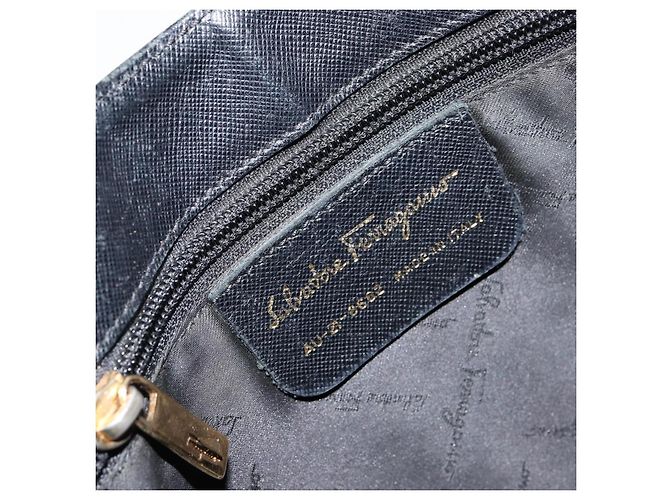 Sac à bandoulière Gancini en cuir noir et or Auth BA8226 de Salvatore Ferragamo Doré - vue 12
