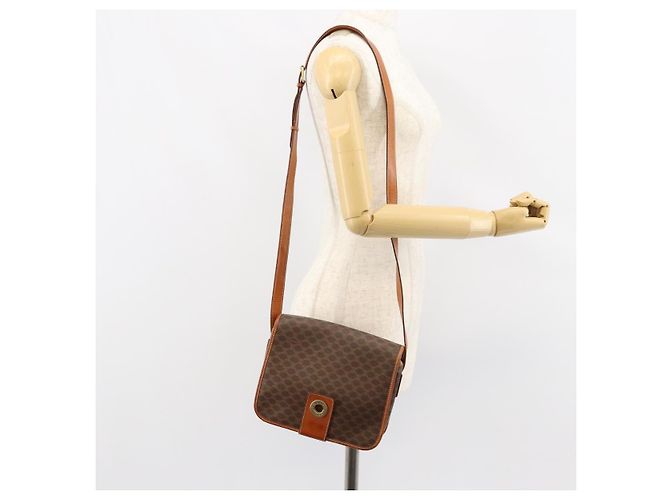 Céline Borsa a Spalla in Tela Macadam CELINE in Pelle PVC Marrone Oro Auth 149062 D'oro - vista 22