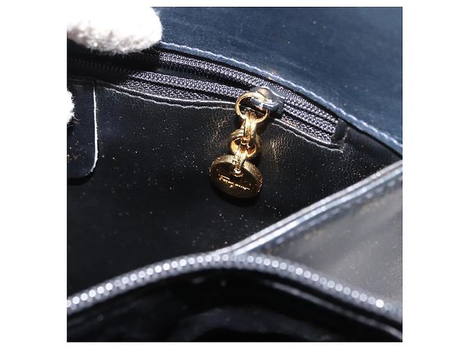 Borsa a Spalla Gancini in Pelle Salvatore Ferragamo Blu Navy Oro Auth 148175 D'oro - vista 19