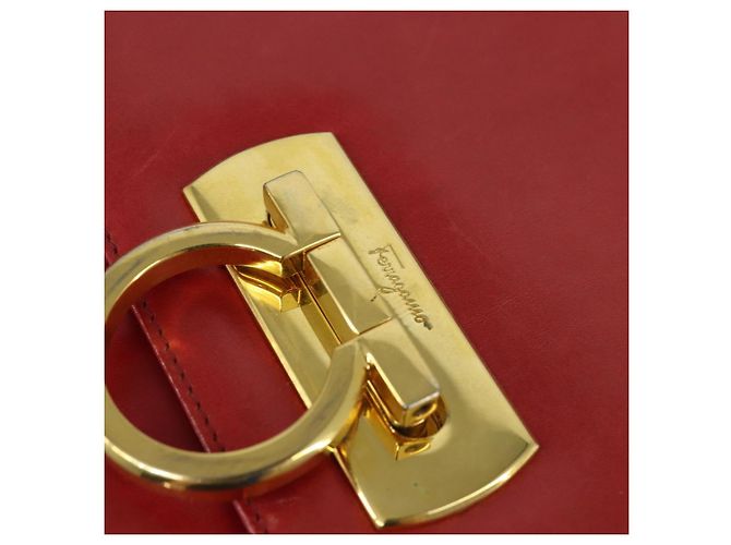 Borsa a Spalla Gancini in Pelle Rossa e Oro Salvatore Ferragamo Auth hk3177 Rosso D'oro - vista 17