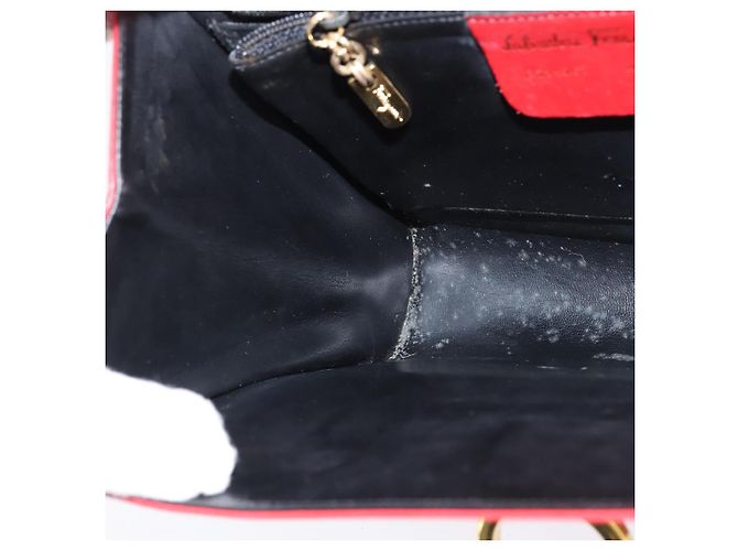 Borsa a Spalla Gancini in Pelle Rossa e Oro Salvatore Ferragamo Auth hk3177 Rosso D'oro - vista 19