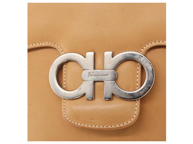 Borsa a Spalla Gancini in Pelle Beige Argento Auth BA8874 di Salvatore Ferragamo - vista 14
