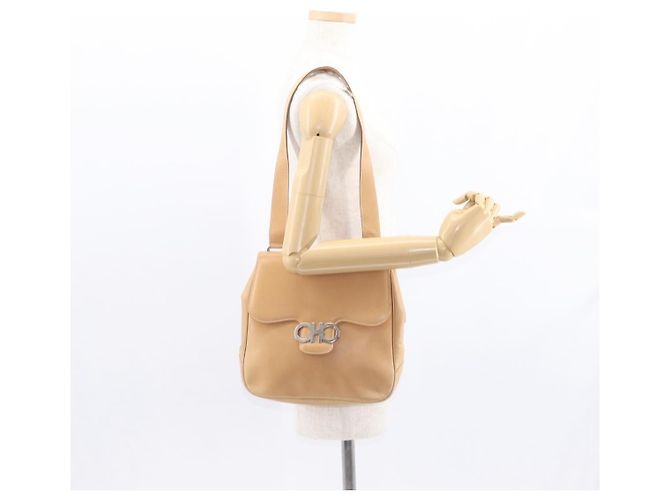 Borsa a Spalla Gancini in Pelle Beige Argento Auth BA8874 di Salvatore Ferragamo - vista 22