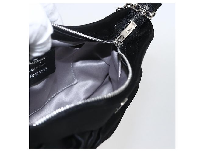Borsa a Spalla Gancini Chain Salvatore Ferragamo Satin Nero Argento Auth 156969V - vista 18