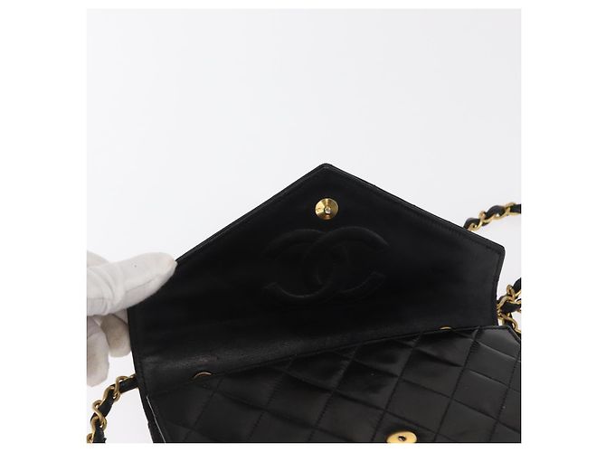 CHANEL Borsa a Spalla Matelassé in Pelle Nera con Catena Dorata CC Auth 156461 Nero D'oro - vista 16