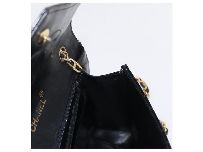 CHANEL Borsa a Spalla Matelassé in Pelle Nera con Catena Dorata CC Auth 156461 Nero D'oro - vista 20