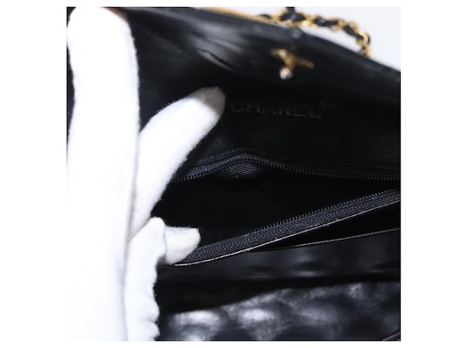 CHANEL Borsa a Spalla Matelassé in Pelle Nera con Catena Dorata CC Auth 156461 Nero D'oro - vista 23