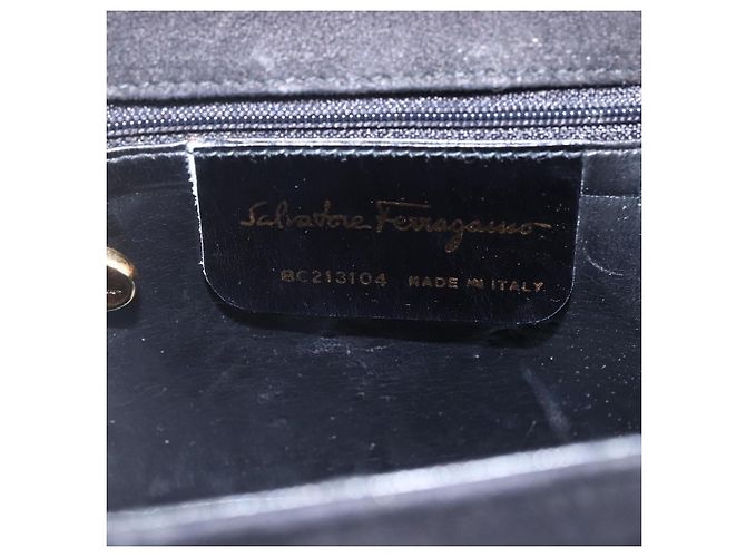 Vala Handtasche aus Wildleder 2 in 1 Schwarz Gold Auth 153762V von Salvatore Ferragamo Golden - Ansicht 14