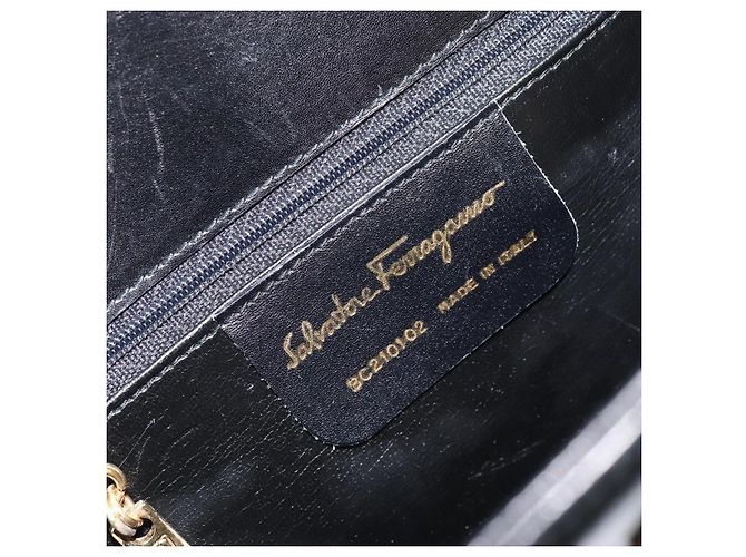 Borsa a Spalla Salvatore Ferragamo in Pelle Nera e Oro Auth BA8682 Nero D'oro - vista 12