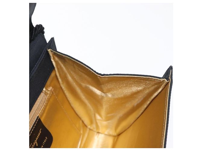 Borsa a Spalla Vala in Nylon Nero e Oro Salvatore Ferragamo Auth 156246 D'oro - vista 18