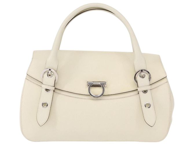 Bolsa de Ombro Gancini em Couro Branco e Prata da Salvatore Ferragamo Auth ka722 - vista 13