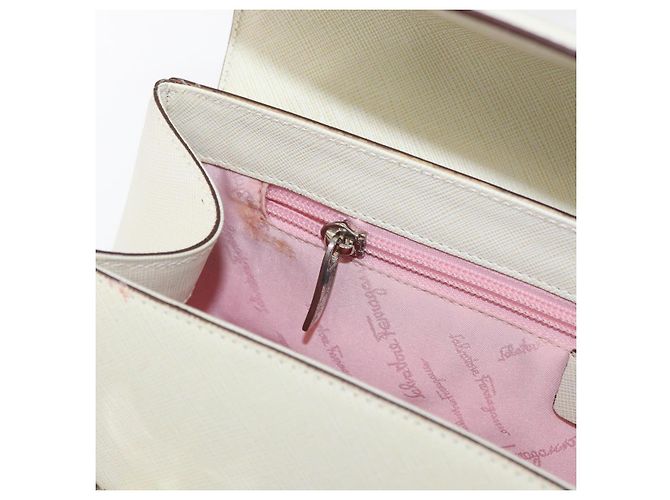 Bolsa de Ombro Gancini em Couro Branco e Prata da Salvatore Ferragamo Auth ka722 - vista 20