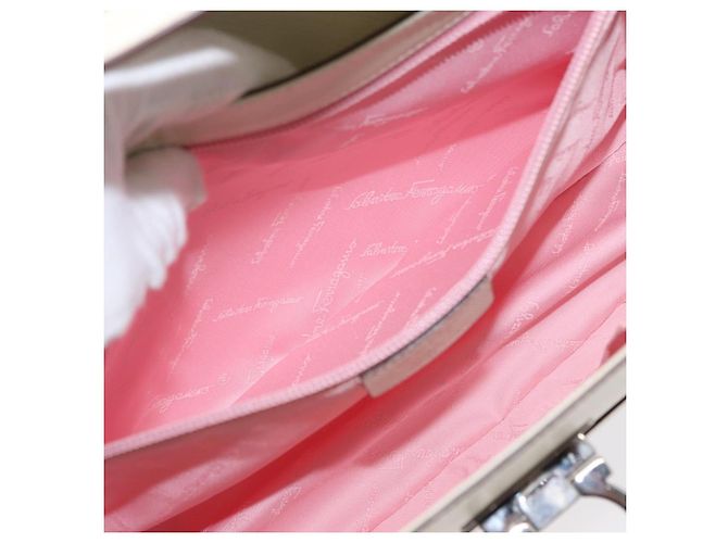 Bolsa de Ombro Gancini em Couro Branco e Prata da Salvatore Ferragamo Auth ka722 - vista 21