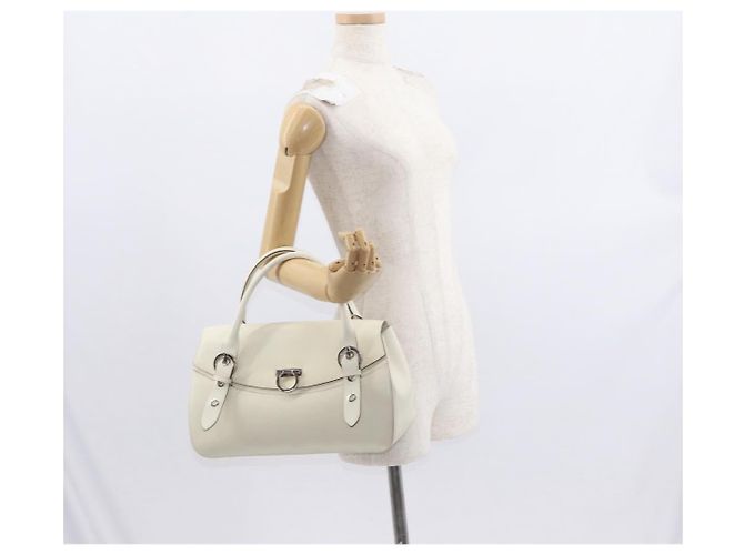 Bolsa de Ombro Gancini em Couro Branco e Prata da Salvatore Ferragamo Auth ka722 - vista 22