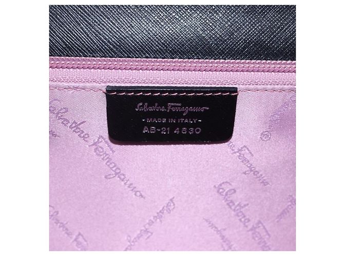 Borsa a Spalla Gancini in Pelle Nera e Argento Salvatore Ferragamo Auth 153903 Nero - vista 15