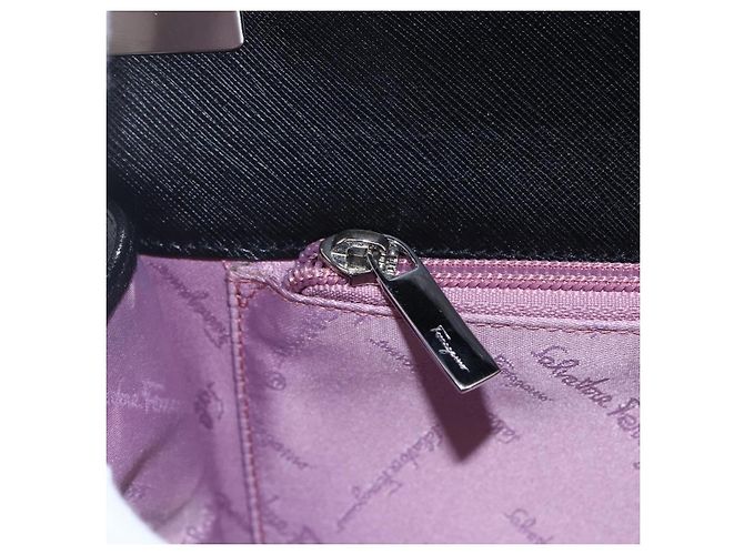 Borsa a Spalla Gancini in Pelle Nera e Argento Salvatore Ferragamo Auth 153903 Nero - vista 16