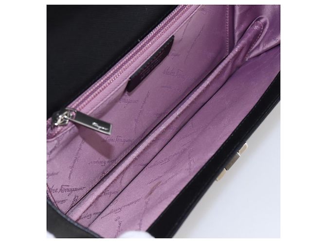 Borsa a Spalla Gancini in Pelle Nera e Argento Salvatore Ferragamo Auth 153903 Nero - vista 17
