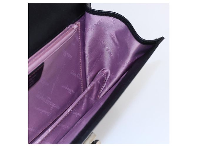 Borsa a Spalla Gancini in Pelle Nera e Argento Salvatore Ferragamo Auth 153903 Nero - vista 18